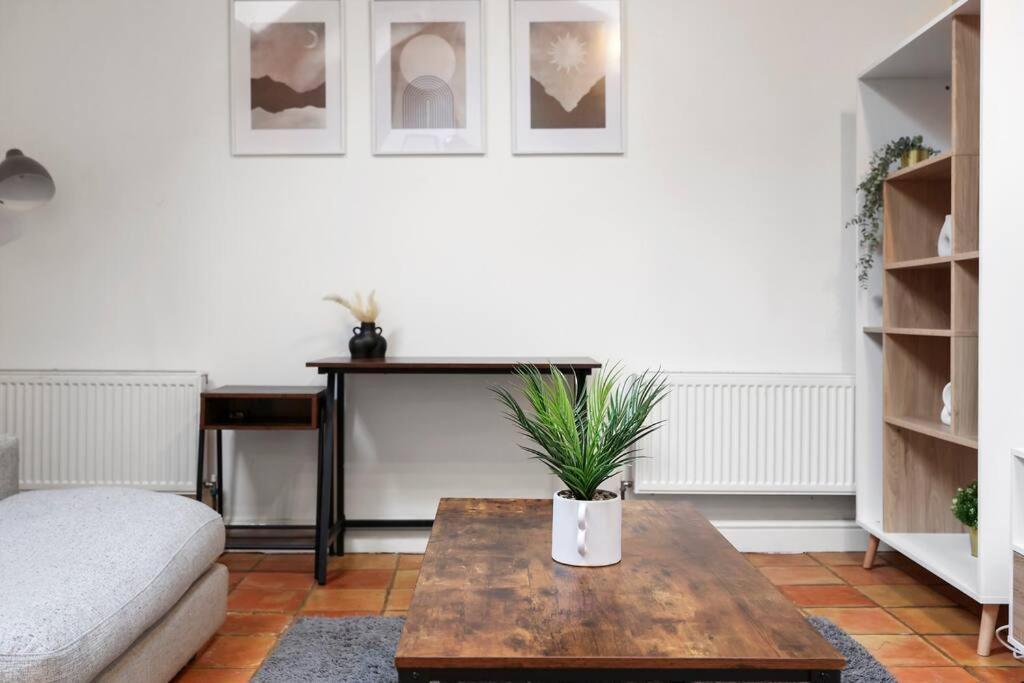 Appartamento Cozy Private 1-bedroom Short Term & Flexible Renting Hoxton With Free Wifi *